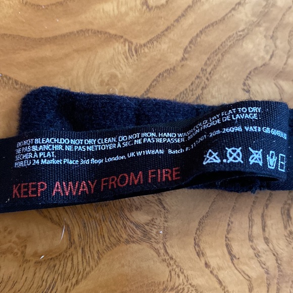 NWOT “Out from Under” triangular lacy bralette size:SP - Picture 10 of 14